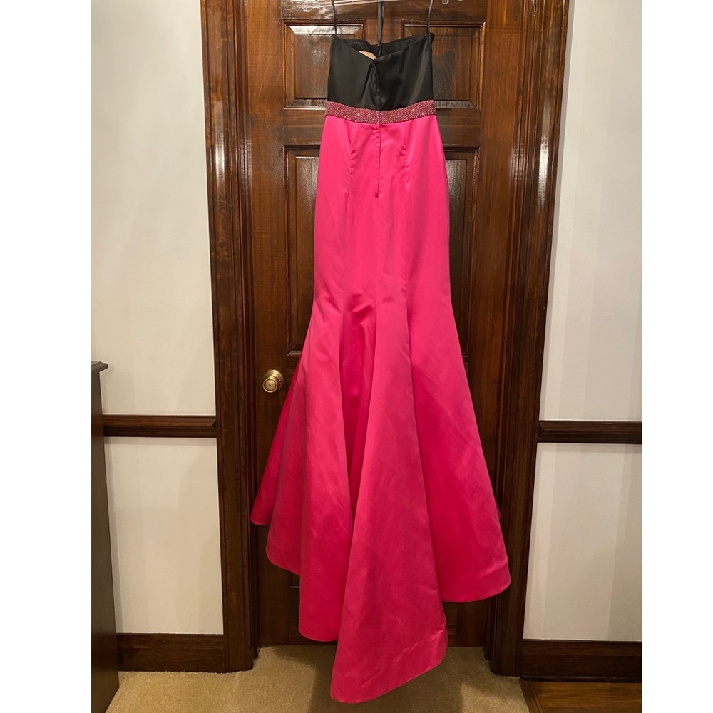 ⭐️SOLD⭐️ Sherri Hill Satin Mermaid - Picture 4 of 5